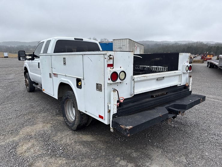 ford-f350-xl-image-4