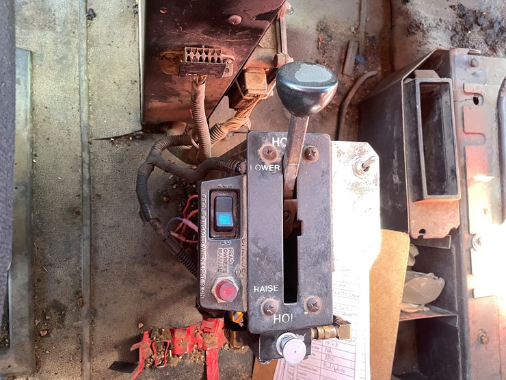 #1110-•-2002-international-5500i-6x4-dump-truck-(has-mn-title)-image-43