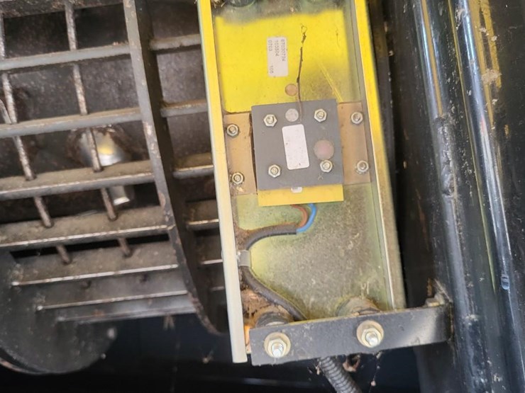 new-holland-cr9040-image-48