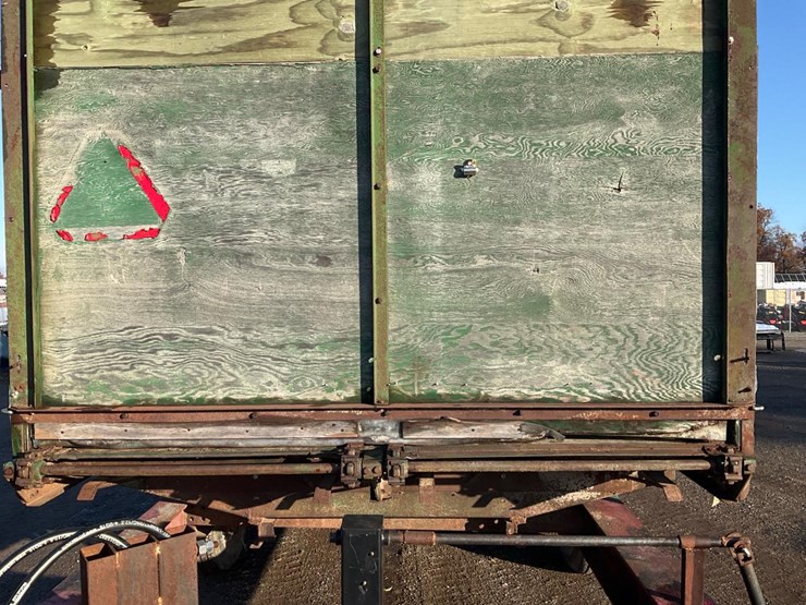 #2300-•-sawdust-trailer-image-13