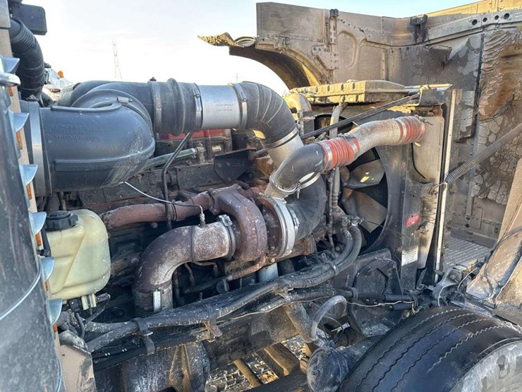 2001-peterbilt-379-image-28