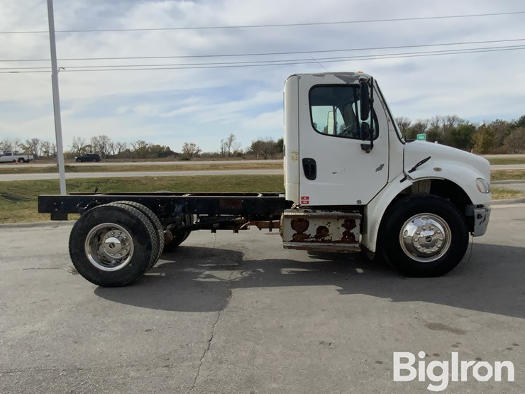 freightliner-m2-106-image-4