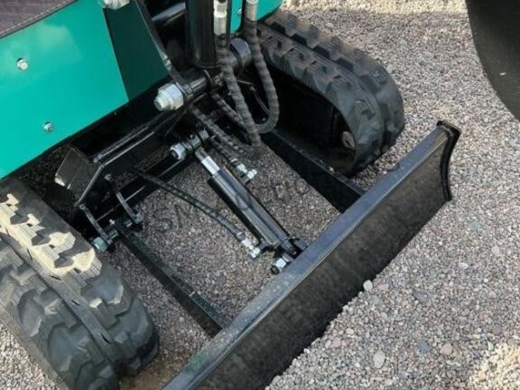 2025-agt-h15r-mini-excavator-image-6