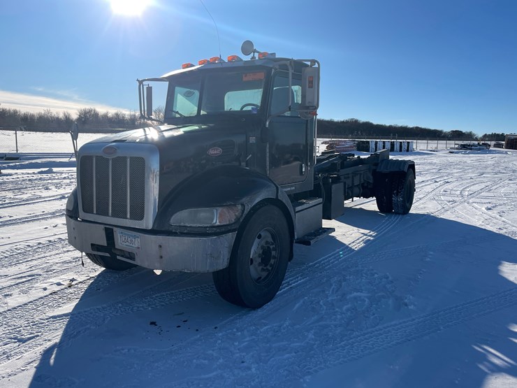 #1160-•-2008-peterbilt-pb335-hook-truck-(has-mn-title)-image-1