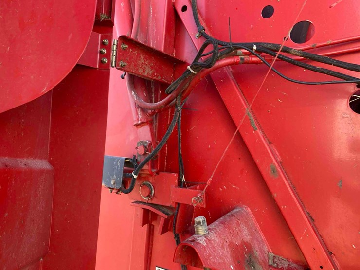 new-holland-644-image-33