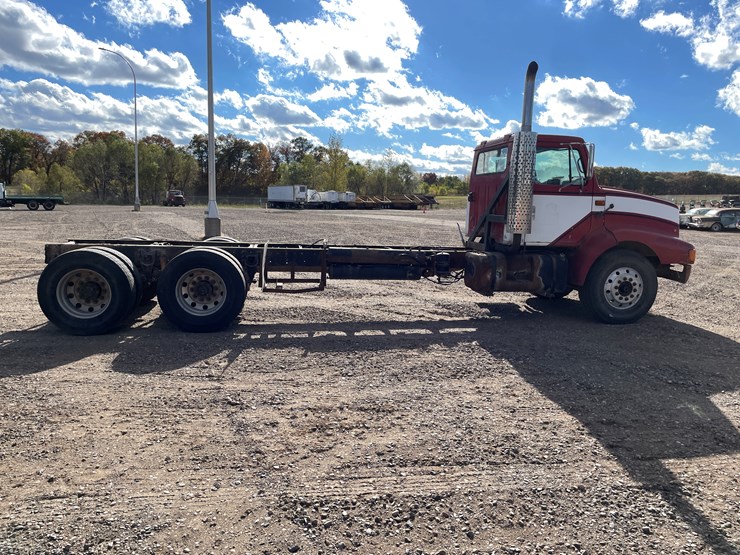 #1108-•-1996-international-cab-and-chassis-(has-mn-title)-image-6
