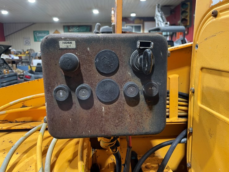 #7469-•-2002-l700-st-leeboy-asphalt-paver-image-20