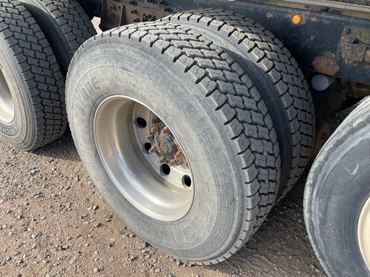 international-7400-image-15