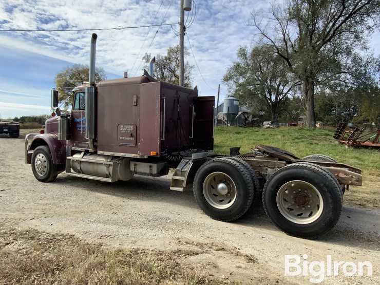 1996-freightliner-fld120-image-7