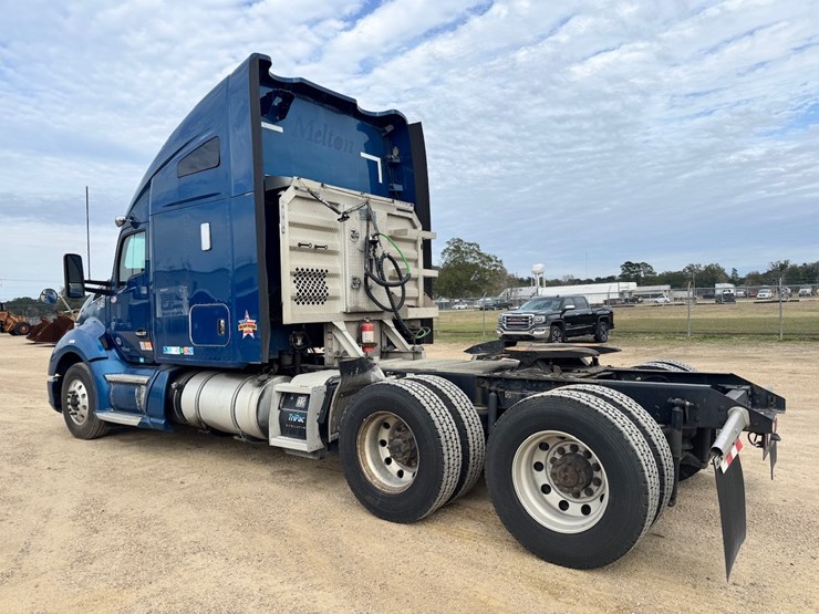 2016-kenworth-t680-image-3