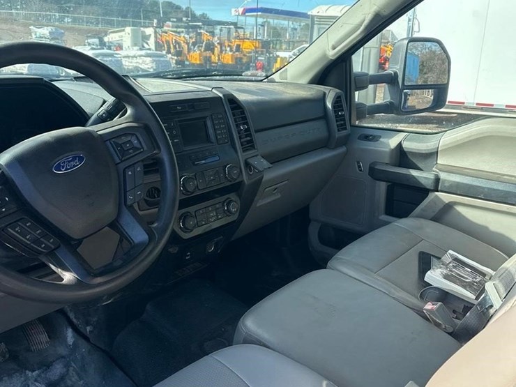 ford-f350-xl-image-25