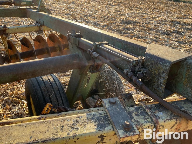 john-deere-230-image-10