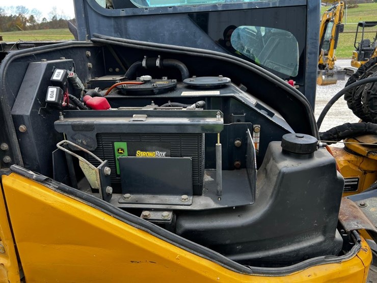 2010-john-deere-60d-image-21