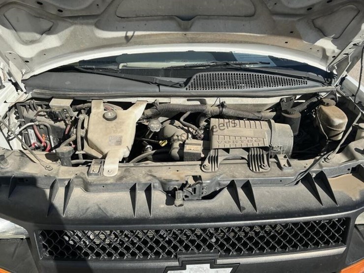 2015-chevrolet-express-3500-image-15