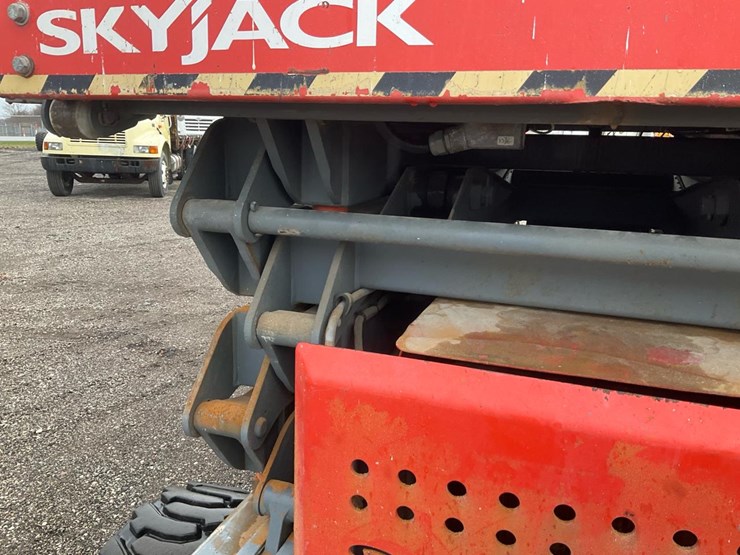skyjack-sj7135rt-image-11