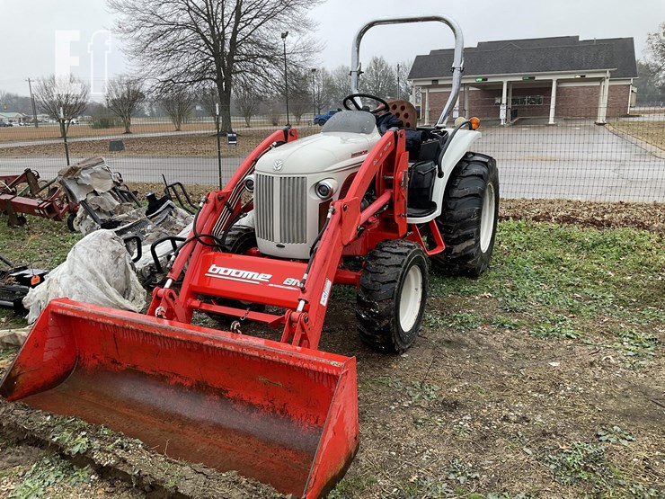 new-holland-boomer-8n-image-1