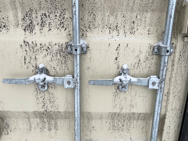 #106-•-20'-shipping-container-image-6