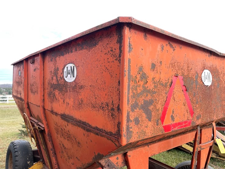 #205-•-j&m-gravity-box-on-running-gear-(boyceville,-wi)-image-39