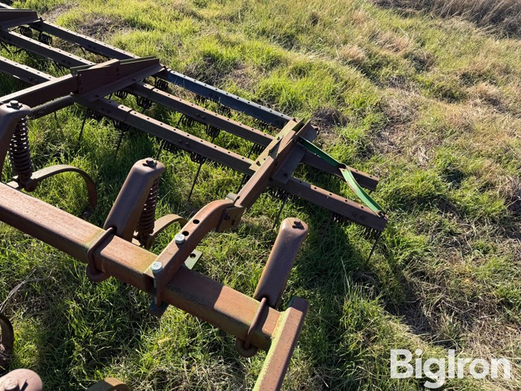 john-deere-32-image-16