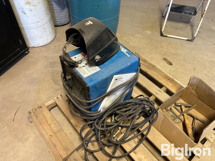 miller-thunderbolt-xl-stick-welder-image-2