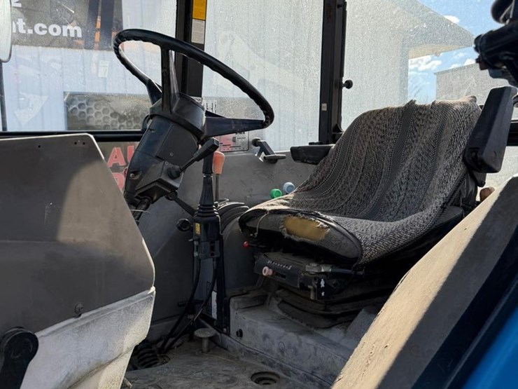 new-holland-3930-image-21