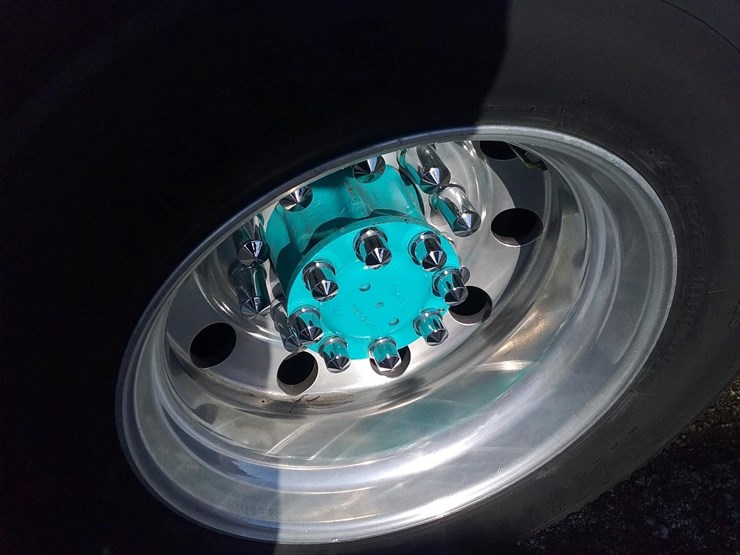 1996-freightliner-fld120-image-17