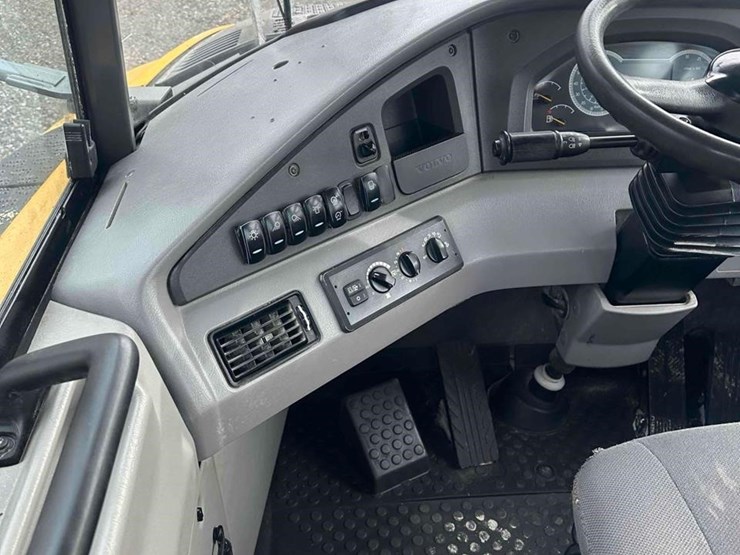 2019-volvo-a25g-image-32