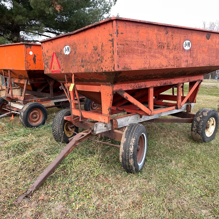 #205 • J&M Gravity Box on Running Gear (Boyceville, WI)