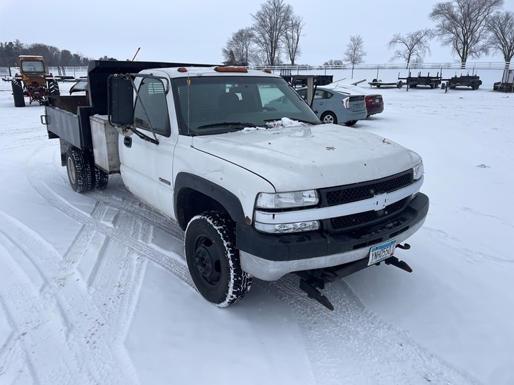 #1169-•-2001-chevrolet-3500-dump-box-truck-(has-mn-title)-image-4