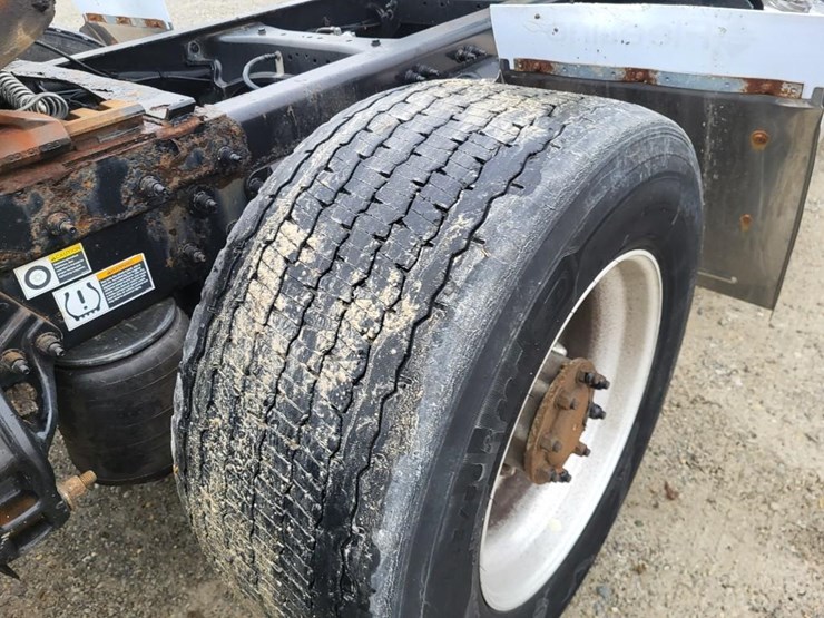 2012-peterbilt-386-image-30