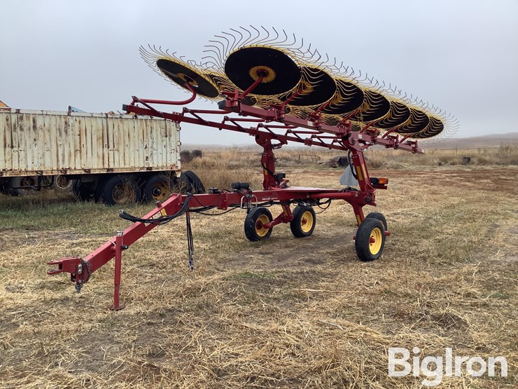 2018-new-holland-14-image-1