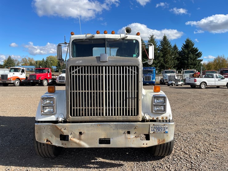 #1104-•-1989-international-truck-tractor-**should-be-trailered**-(has-mn-title)-image-8