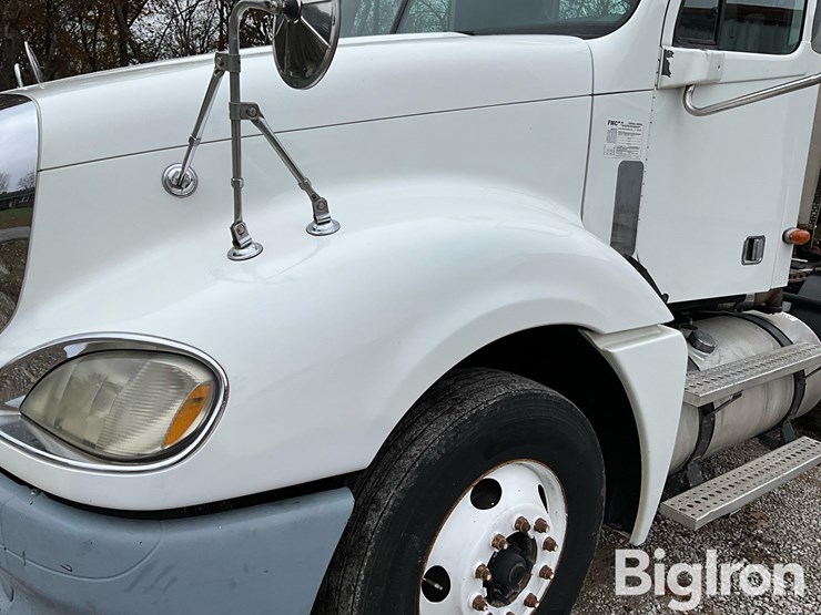 freightliner-columbia-120-image-12