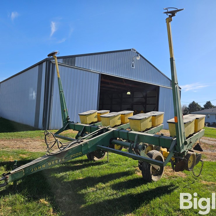 JOHN DEERE 7000