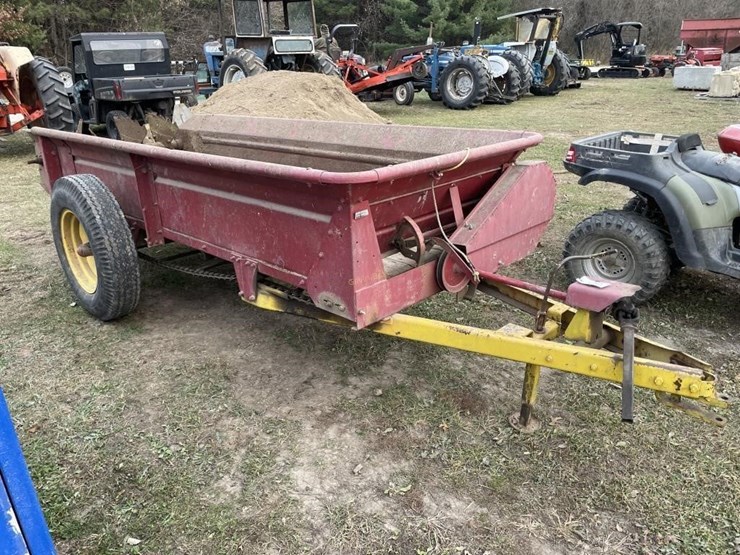 new-holland-328-image-1