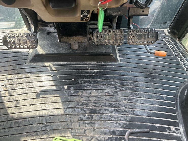 john-deere-6135e-image-19