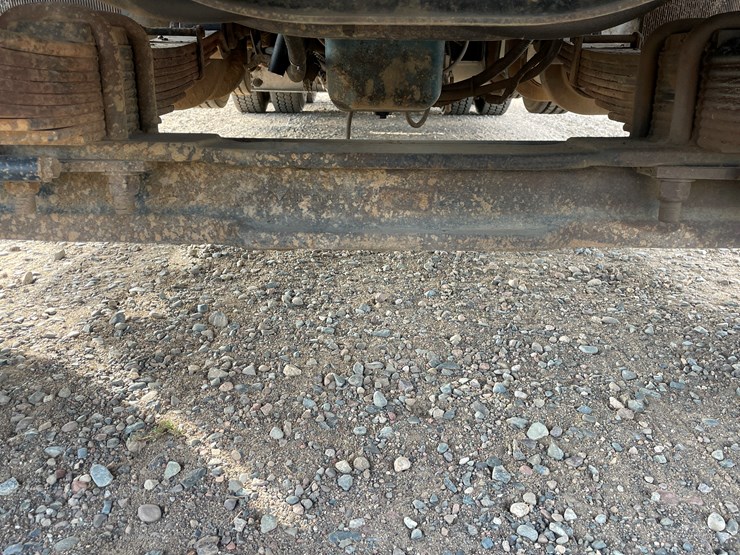 international-7400-image-19