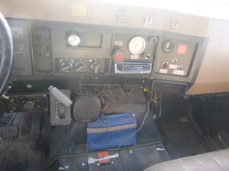 international-4900-image-17