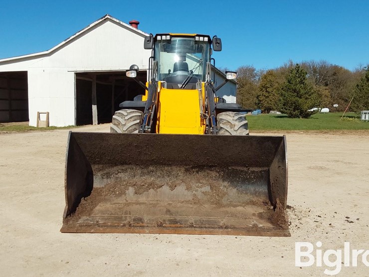 2017-jcb-427-image-2