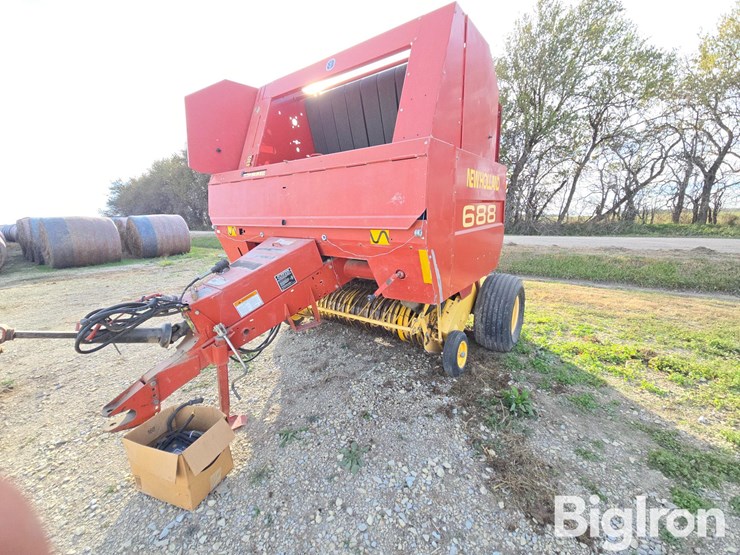 new-holland-688-image-1