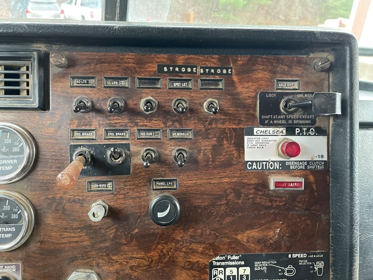 peterbilt-357-image-70