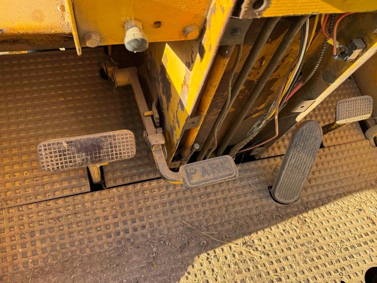 massey-ferguson-2500-image-27