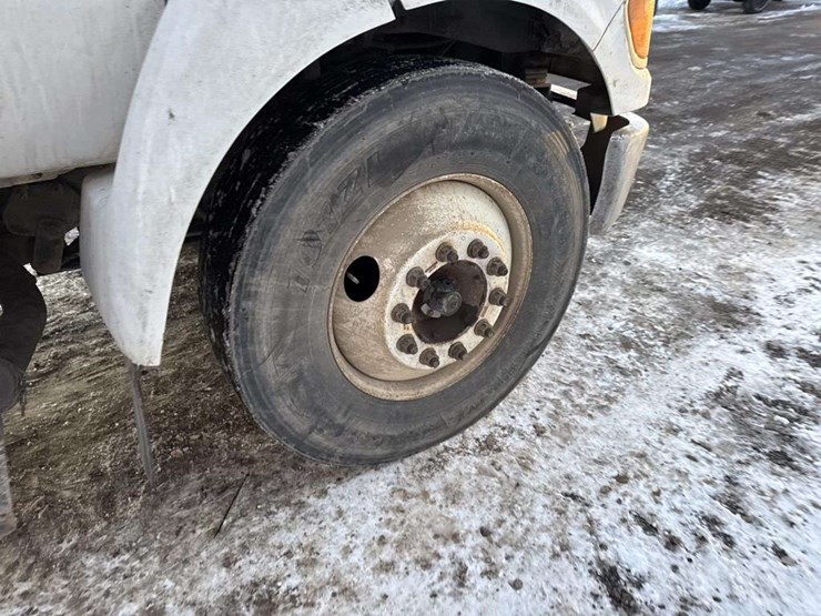 2011-ford-f650-image-11