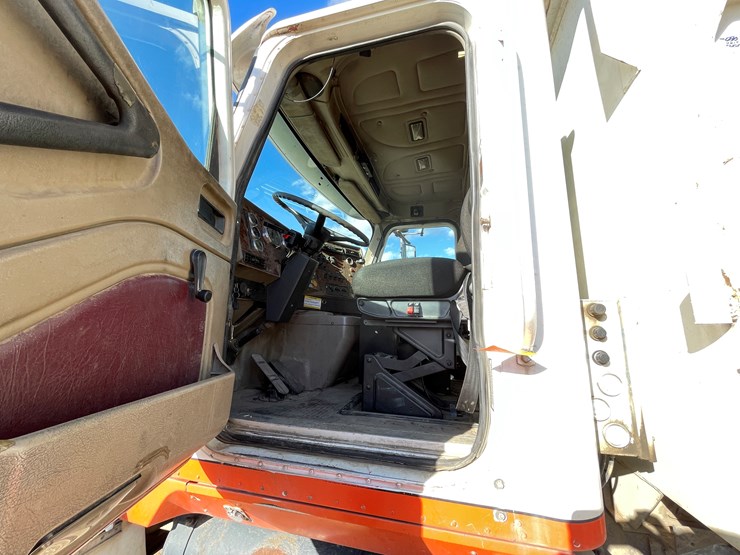 #1105-•-2005-international-5500i-6x4-dump-truck-(has-mn-title)-image-27