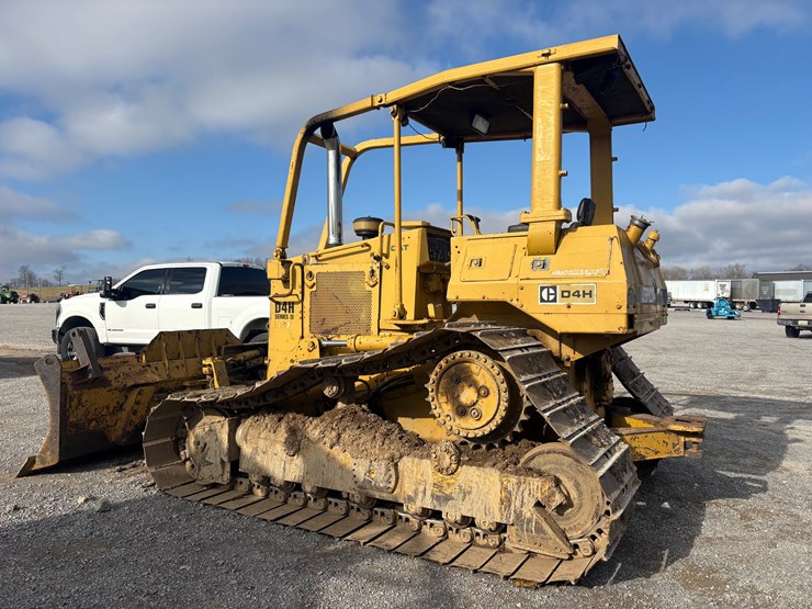 caterpillar-d4h-image-7