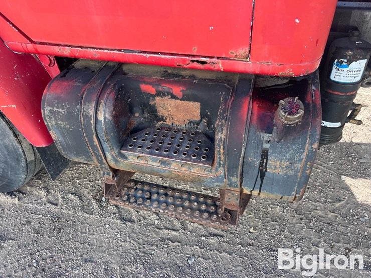 international-s1900-image-19