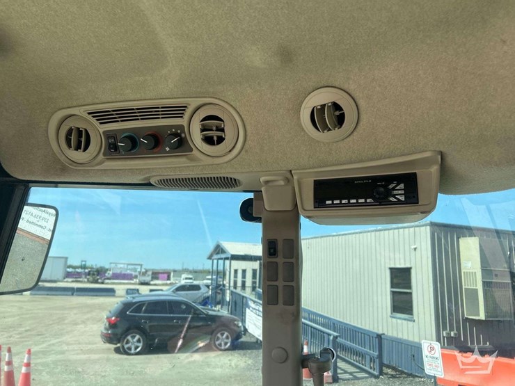 john-deere-6135e-image-21