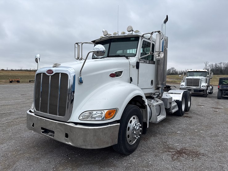 2008-peterbilt-386-image-1