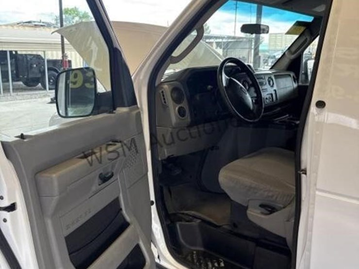 2009-ford-e350-image-25