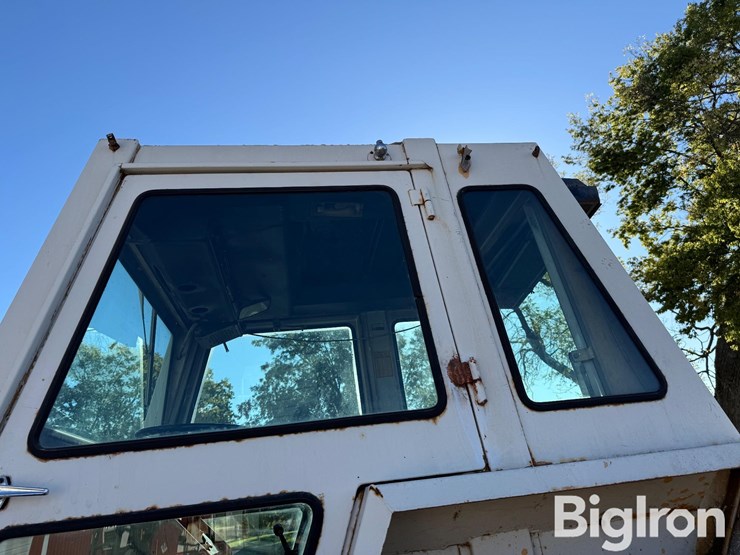 case-1370-2wd-tractor-image-15